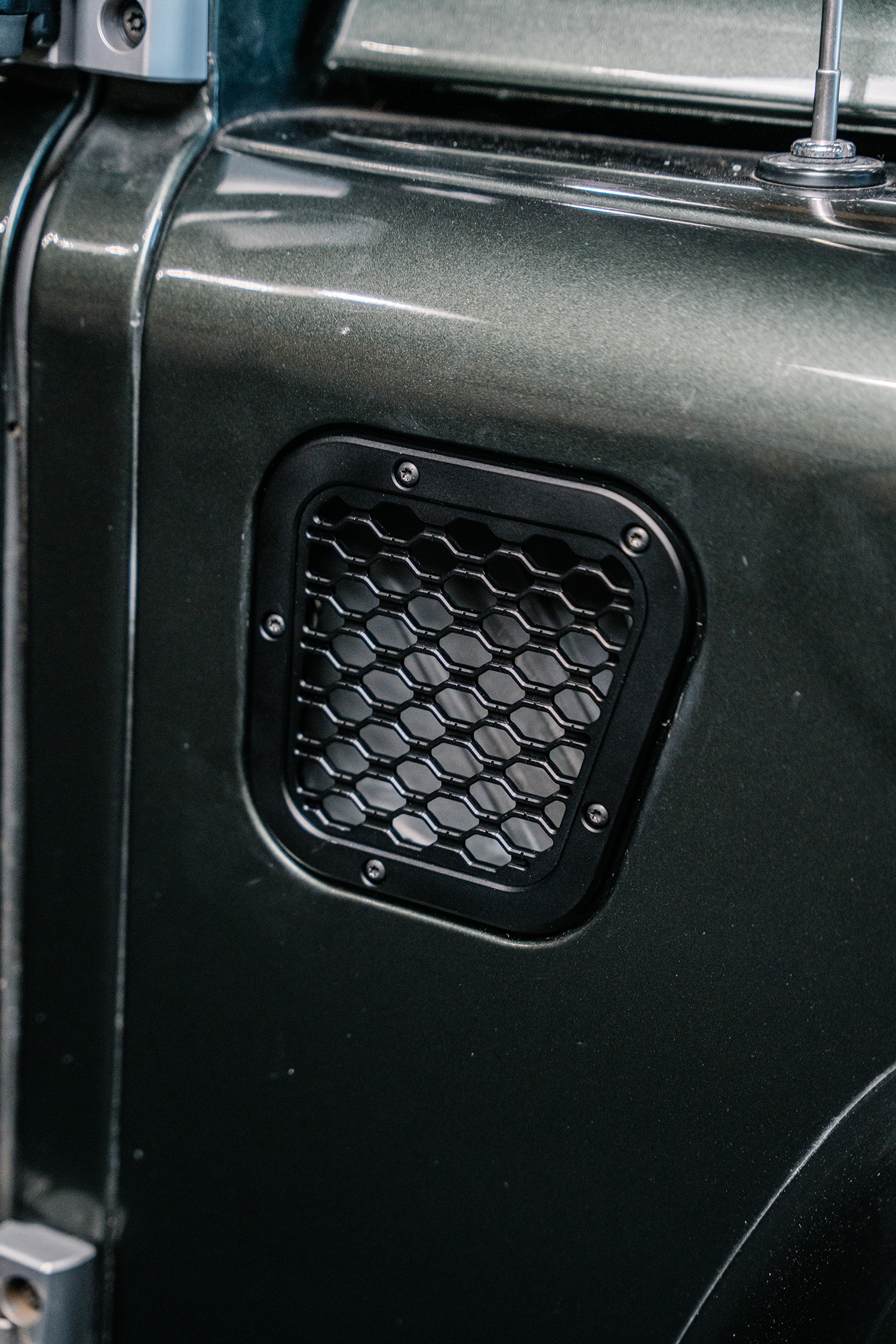 Defender Wing Side Vent - Left Hand