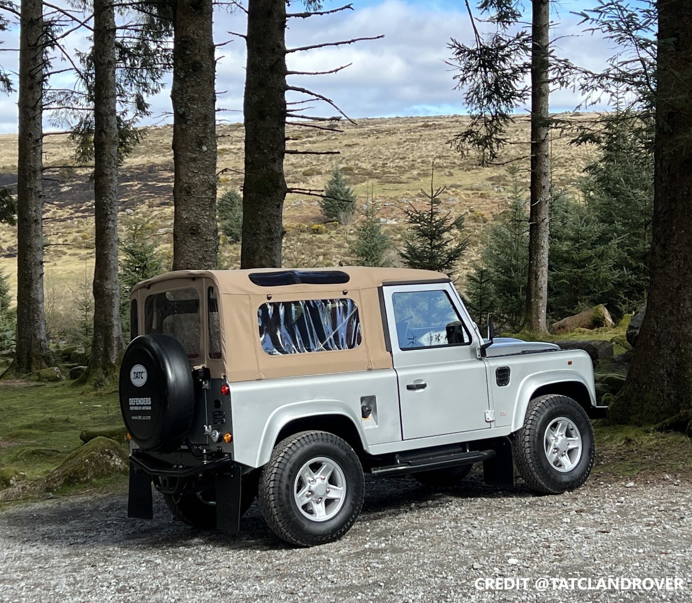 90” XS Hood Sand With Spare Wheel Cut Out (inc Belt Rail & Tailgate Bar)