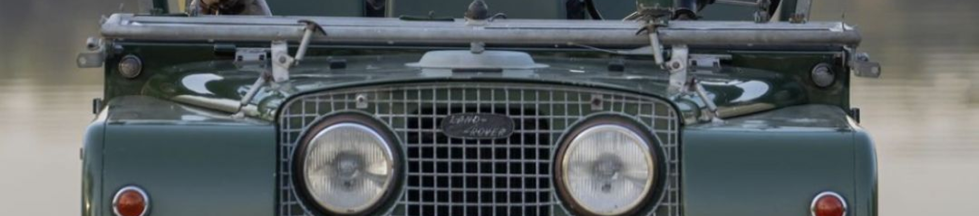 Exploring the Great Outdoors: Land Rovers and Their Best Friends – Dogs!